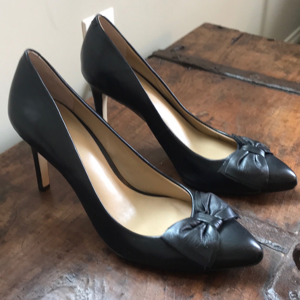 Ann Taylor 7.5 Black Bow Heel